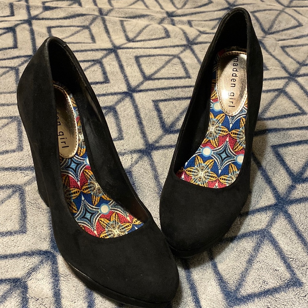 Madden Girl black wedges